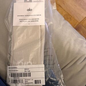 ALO Yoga Unisex Throwback Sock - Cream size large